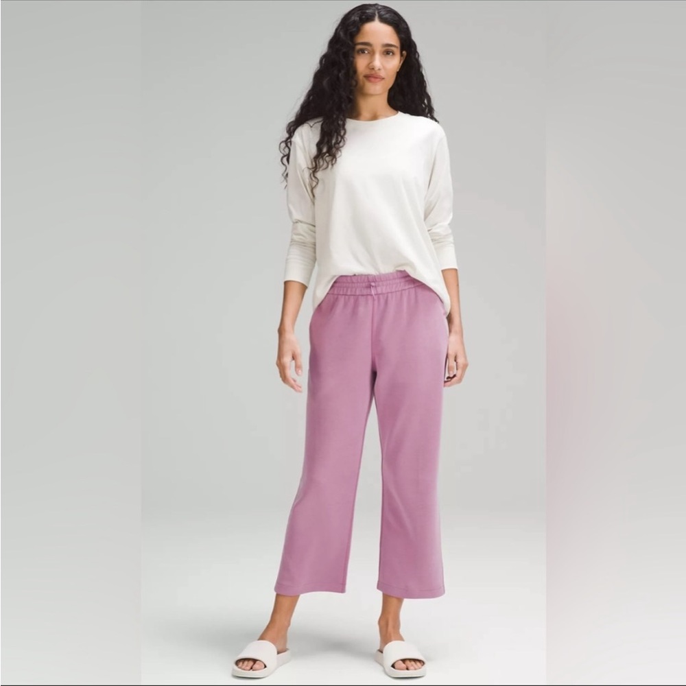 New with Tags Lululemon Softstreme Straight Leg Crop